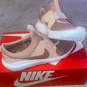 Nike AD Comfort
Women's Shoes